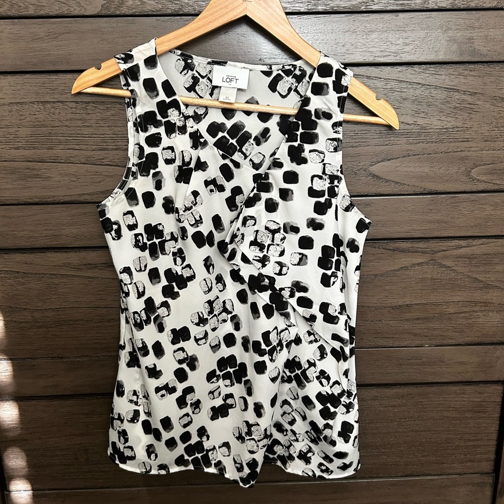 LOFT Monochrome Abstract Sleeveless Blouse